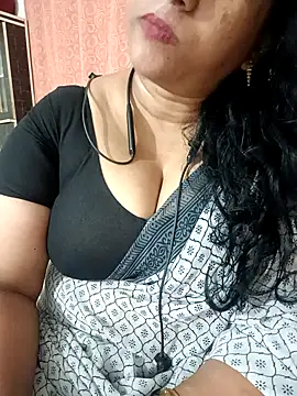 Snapshot of Swetyhoney chatting on September 2025 05:12:02 PM Swetyhoney online show from September 2025 05:12:02 PM