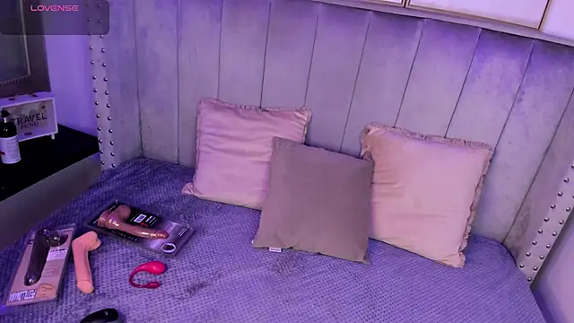 Seshat Hitt online show from October 2025 03:16:01 AM