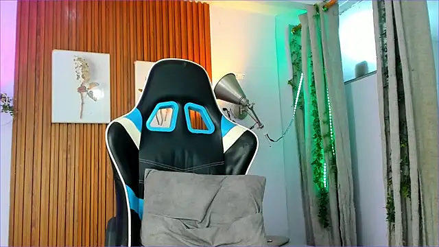 Snapshot of Evaa_18 chatting on September 2025 05:34:01 PM Evaa 18 online show from September 2025 05:34:01 PM