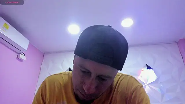 Snapshot of willou_86 chatting on October 2025 04:14:02 PM willou 86 online show from October 2025 04:14:02 PM