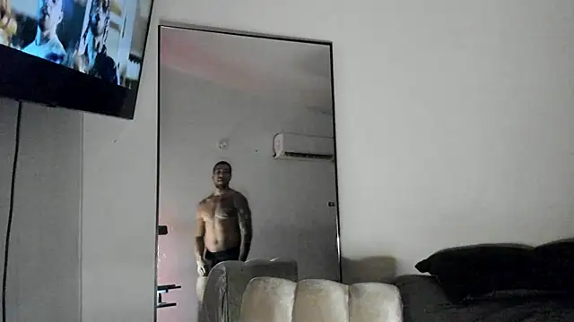 Snapshot of ThiagoLugo chatting on September 2025 04:57:01 AM ThiagoLugo online show from September 2025 04:57:01 AM