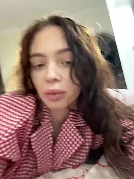 Hannah xBaby online show from December 2025 05:09:01 PM