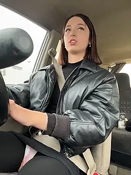 DollyTall online show from September 2025 11:04:01 AM