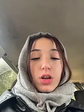 DollyTall online show from October 2025 08:43:01 AM