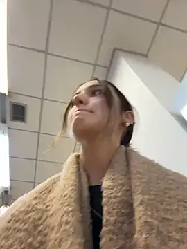 DollyTall online show from October 2025 09:43:02 AM