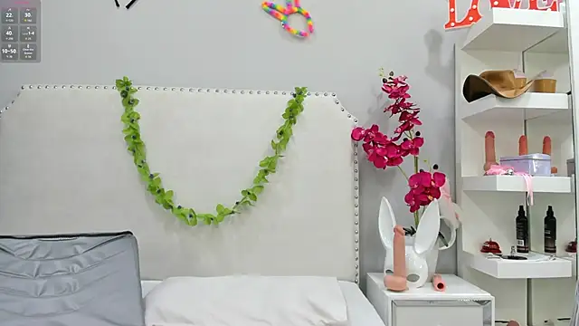 KoraSweett online show from September 2025 07:52:01 PM