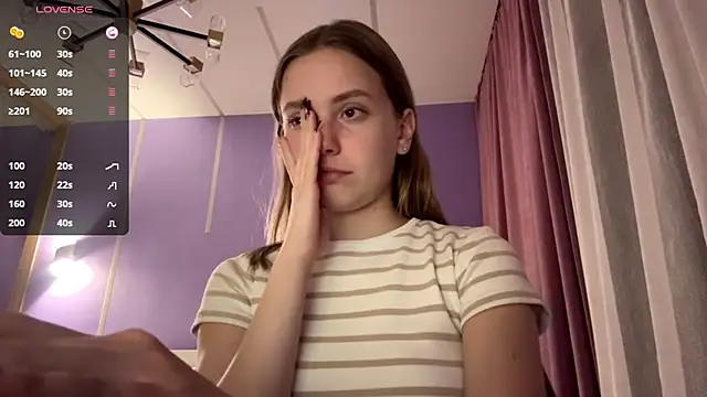 Snapshot of LinaMoonBlessed chatting on October 2025 01:46:02 PM LinaMoonBlessed online show from October 2025 01:46:02 PM