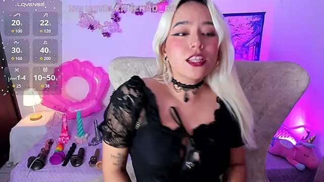 Nataliahenao69 online show from May 2026 10:15:02 PM