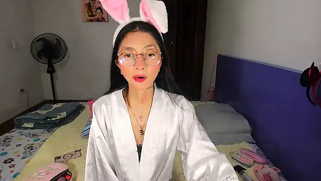 Snapshot of Anais_lux chatting on April 2026 12:06:01 AM Anais lux online show from April 2026 12:06:01 AM