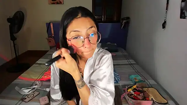 Snapshot of Anais_lux chatting on May 2026 11:46:02 PM Anais lux online show from May 2026 11:46:02 PM