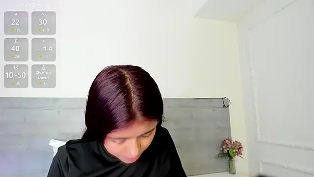 Snapshot of sunnyWhitee chatting on June 2026 07:18:02 PM sunnyWhitee online show from June 2026 07:18:02 PM