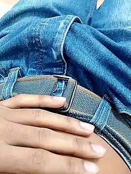 Saxyboy2002 online show from November 2025 08:59:02 AM