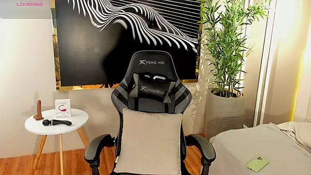 Skyyle  online show from November 2025 12:28:02 PM