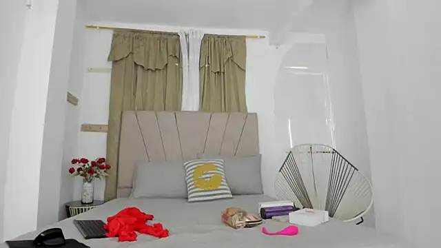 Lady miss    online show from September 2025 12:54:01 PM