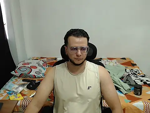 cloudsxxx online show from April 2026 04:04:02 PM