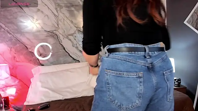 Astridhotman online show from October 2025 07:35:02 PM