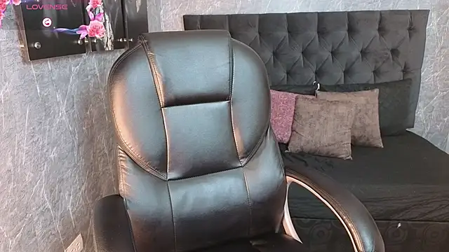 eileen  hills online show from September 2025 06:55:01 PM