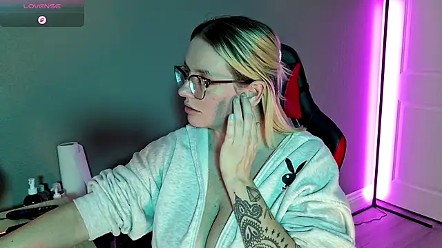 Charlies world online show from November 2025 09:26:01 PM