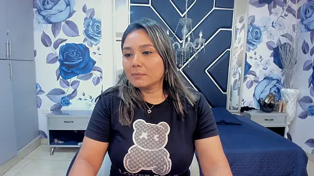 LatinaHoleQueen online show from October 2025 02:56:02 PM