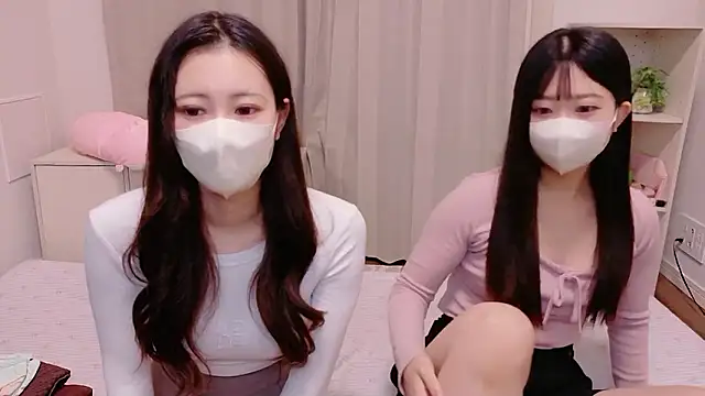 Snapshot of MOEMOE-Q chatting on October 2025 04:09:01 PM MOEMOE-Q online show from October 2025 04:09:01 PM