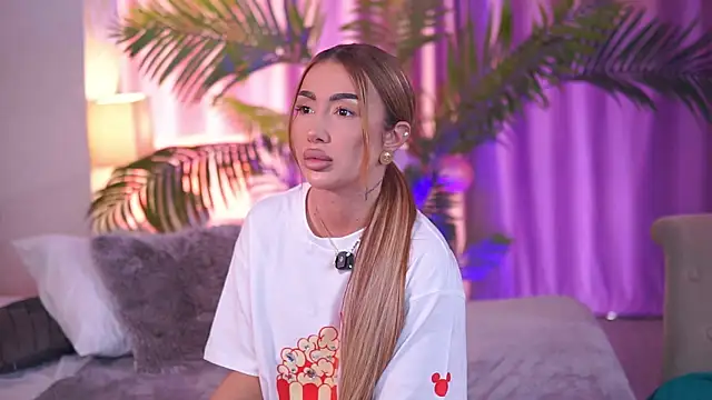 Snapshot of ZennySings chatting on December 2025 12:34:02 PM ZennySings online show from December 2025 12:34:02 PM