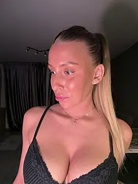 Elizebeth Parker online show from June 2026 10:15:02 PM