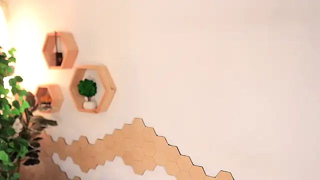 Snapshot of _MayaMoon_ chatting on November 2025 05:16:02 AM MayaMoon online show from November 2025 05:16:02 AM