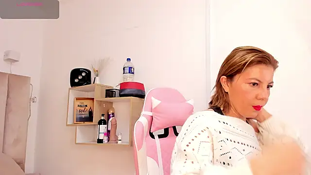 Clhoe Johnson online show from October 2025 11:51:02 AM