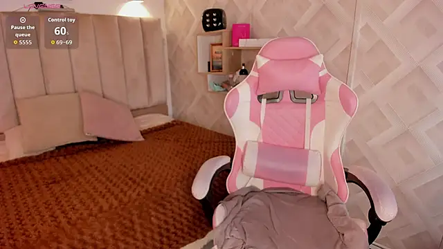 Clhoe Johnson online show from February 2026 12:48:02 PM