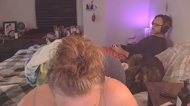 Sexyblonde12344 online show from October 2025 12:11:01 AM