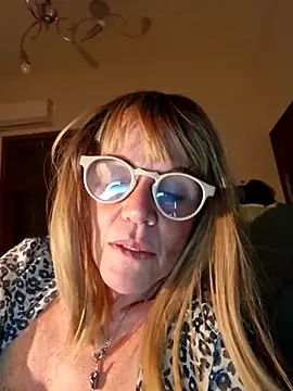 Snapshot of Polly23 chatting on October 2025 04:35:02 AM Polly23 online show from October 2025 04:35:02 AM