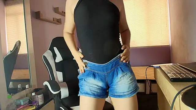 luna desiree online show from October 2025 01:44:01 PM