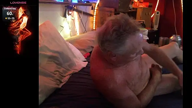 Snapshot of Pussyeat2please chatting on June 2026 11:11:02 AM Pussyeat2please online show from June 2026 11:11:02 AM