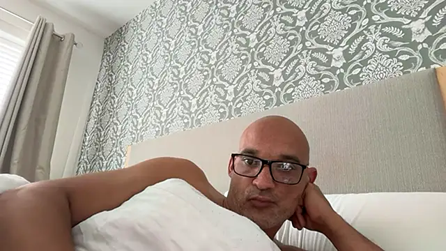 halfcastlad online show from November 2025 09:52:01 AM