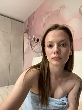 Rosie Holmes  online show from November 2025 03:16:02 AM