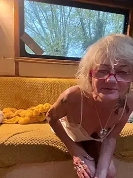 ladyboatlady online show from October 2025 06:36:02 AM