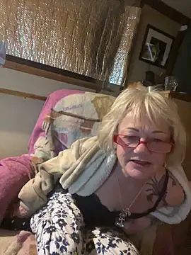 ladyboatlady online show from February 2026 07:22:01 PM