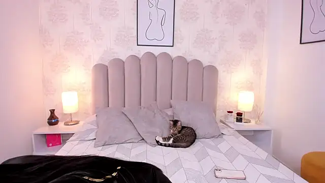 ShaynaHosk online show from September 2025 08:19:01 PM