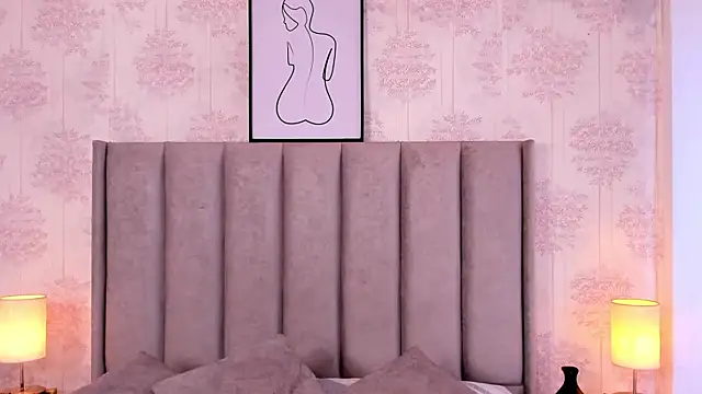 Snapshot of ShaynaHosk chatting on May 2026 04:34:02 PM ShaynaHosk online show from May 2026 04:34:02 PM