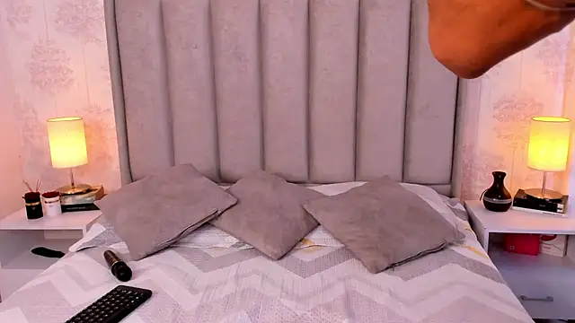 Snapshot of ShaynaHosk chatting on May 2026 03:45:02 AM ShaynaHosk online show from May 2026 03:45:02 AM