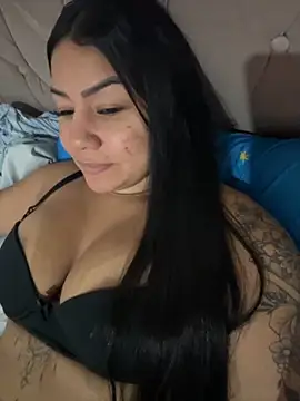 julianamascarada online show from November 2025 01:00:01 PM