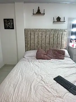 Snapshot of EmiilyEvans_ chatting on October 2025 02:23:02 AM EmiilyEvans online show from October 2025 02:23:02 AM