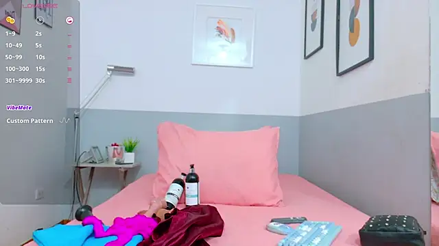 cutepetitee online show from September 2025 07:48:01 PM