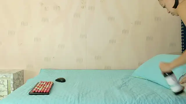 cutepetitee online show from October 2025 06:54:02 PM