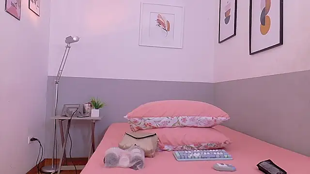 cutepetitee online show from November 2025 07:59:02 PM