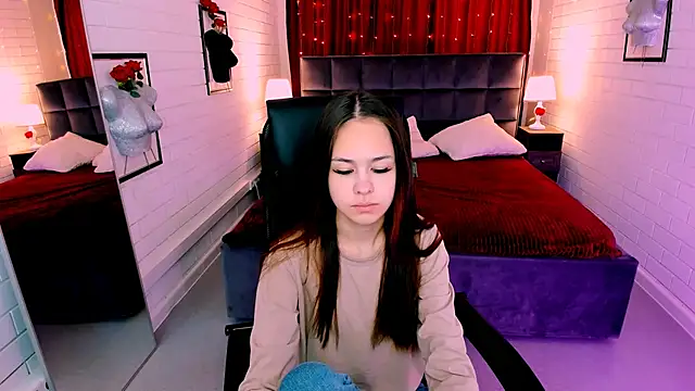 UliaNeer online show from October 2025 05:04:01 AM