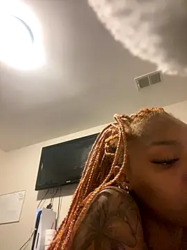 Snapshot of zanaaluvv chatting on September 2025 01:53:02 AM zanaaluvv online show from September 2025 01:53:02 AM