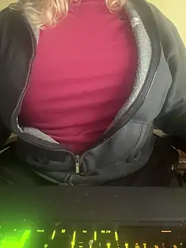 LunoviaXL online show from November 2025 11:20:01 AM