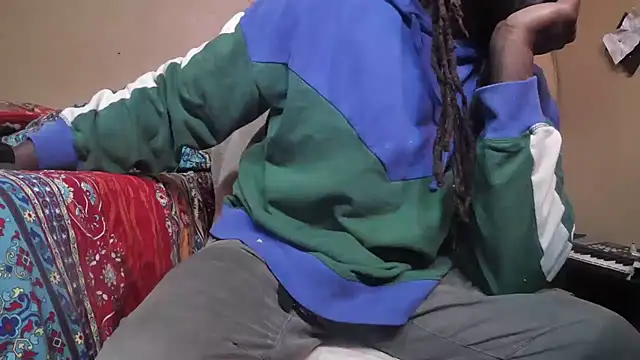 EYEzIAM online show from December 2025 05:56:01 AM