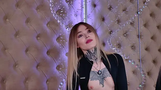 AriWild online show from November 2025 04:21:01 AM